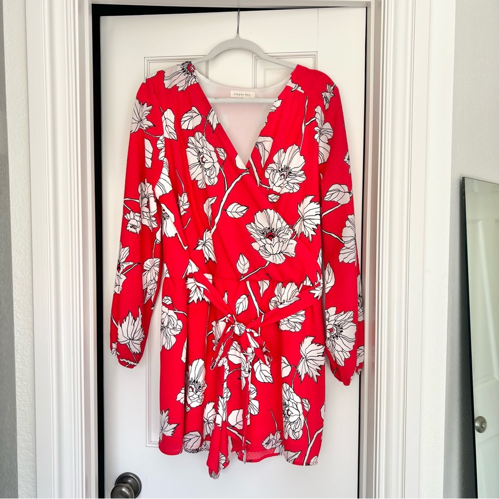Red and white floral women’s romper. Copper key. Size extra large.